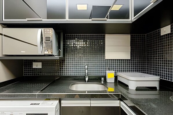 Fridge, microwave, oven, stovetop