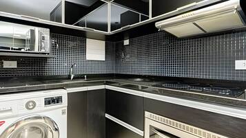 Geladeira, micro-ondas, fogão, cooktop
