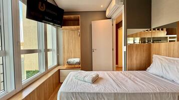 2 bedrooms, desk, iron/ironing board, travel crib