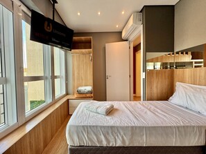 2 Schlafzimmer, Schreibtisch, Bügeleisen/Bügelbrett, Reisekinderbett