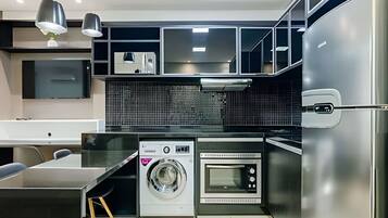 KylskÄp, mikrovÄgsugn, ugn och spishÀll