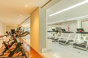 Fitness facility - Studio para 4 pessoas com lava e seca no Lifespace (Curitiba)