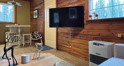 Birch + Bjørn Tiny Home: Aurora Viewing & Sun Deck