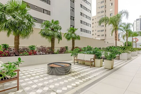 المنطقة المحيطة بالمنشأة