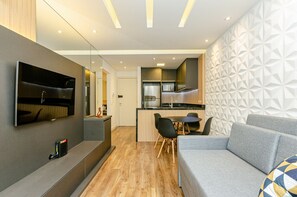 Interior - 1 Quarto Luxo, Com Vaga, Ar. Condomínio clube Sky (Curitiba)