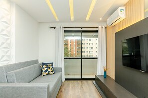 TV - 1 Quarto Luxo, Com Vaga, Ar. Condomínio clube Sky (Curitiba)