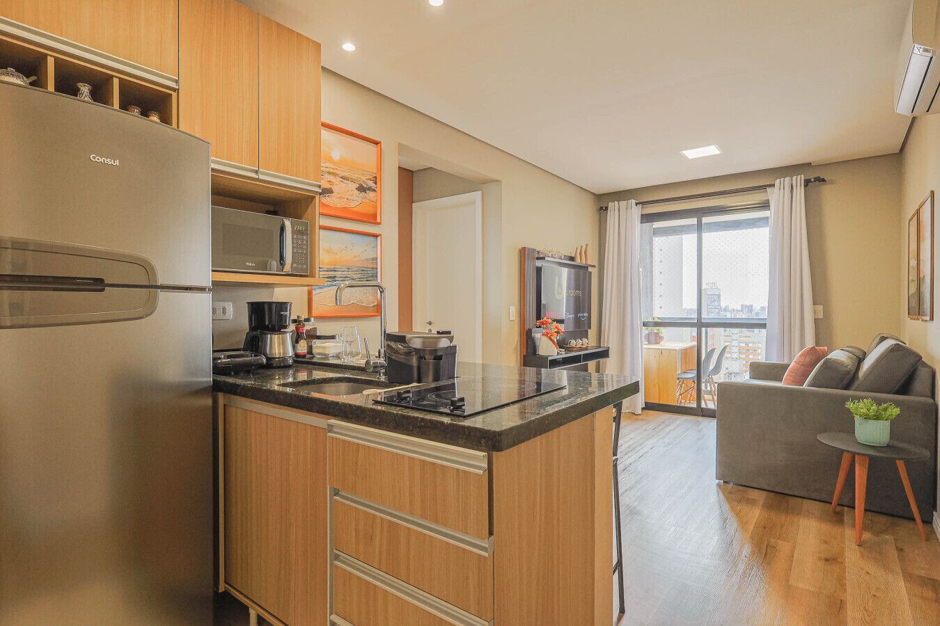 Køleskab, mikrobølgeovn, ovn, kogeplade