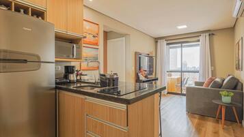 Køleskab, mikrobølgeovn, ovn, kogeplade