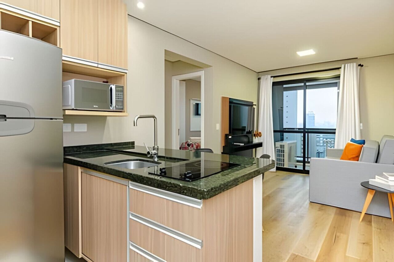 Geladeira, micro-ondas, fogão, cooktop