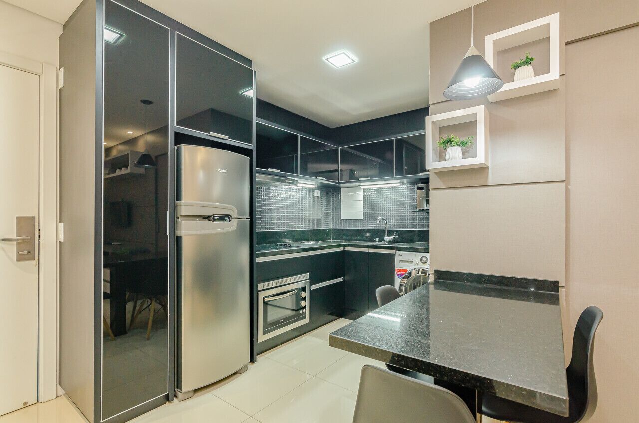 Geladeira, micro-ondas, fogão, cooktop