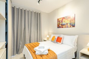 1 bedroom, desk, iron/ironing board, travel cot - Apto Completo com 1 quarto em frente shop estação. (Curitiba)
