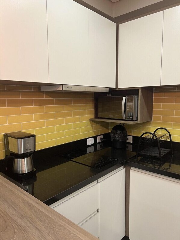 Fridge, microwave, stovetop, coffee/tea maker