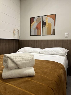 1 soveværelse, skrivebord, strygejern/strygebræt, weekendseng