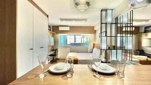 1 Schlafzimmer, Schreibtisch, Bügeleisen/Bügelbrett, Reisekinderbett