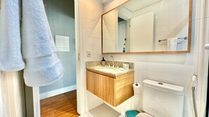 Hair dryer, towels - Magnífico Studio Premium com vaga, no Lifespace (Curitiba)