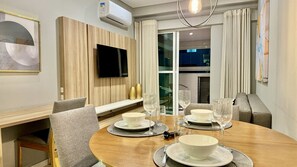 Dining - 1 Quarto, Sacada c/ Churrasqueira Lifespace Batel (Curitiba)
