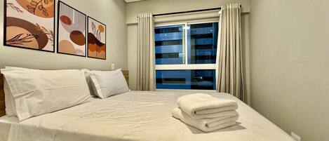 1 Schlafzimmer, Schreibtisch, Bügeleisen/Bügelbrett, Reisekinderbett