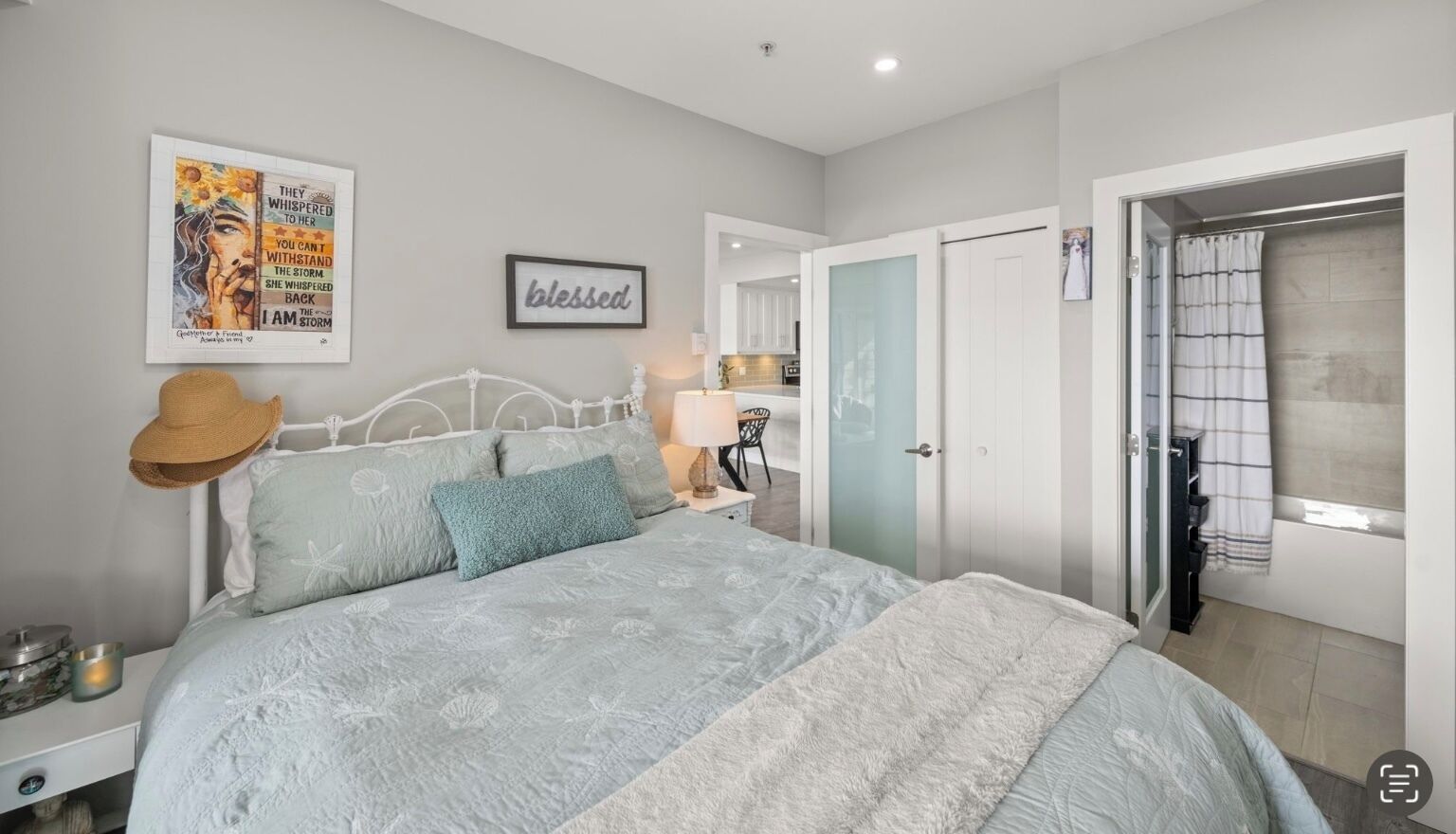 Stunning Waterfront Property- Wake Up And Fall Asleep To The Sound Of The Ocean - Ladner