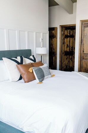 2 室のベッドルーム、アイロン / アイロン台、WiFi、ベッドシーツ