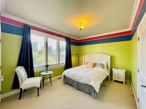 4 bedrooms, iron/ironing board, free WiFi, bed sheets