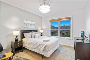 2 bedrooms, free WiFi, bed sheets - Month Long Mountain Getaway + Luxury Amenities Awaits You at Monterra Retreat! (Whitefish)