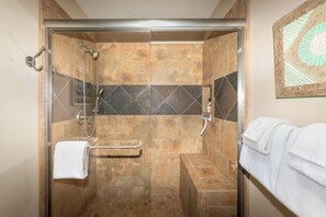 Shower, hair dryer, towels - 30-Day Min, Close to Downtown, Walk to Golf & Lake! (Whitefish)