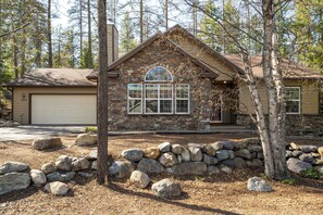 Exterior - 30-Day Min, Close to Downtown, Walk to Golf & Lake! (Whitefish)