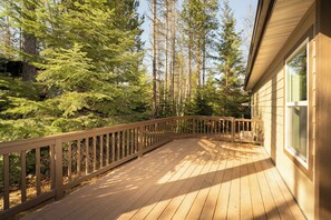 Terrace/patio - 30-Day Min, Close to Downtown, Walk to Golf & Lake! (Whitefish)