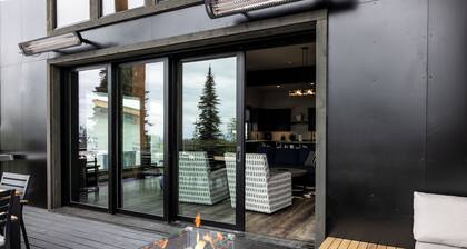 Mid-Mountain Ski In/Ski Out with Game Room + Hot Tub + Pet Friendly