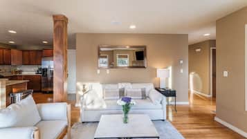 Smart TV, fireplace, ping pong