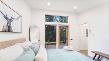 2 bedrooms, internet, bed sheets