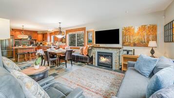 Smart TV, fireplace