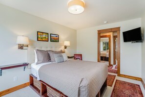 3 bedrooms, free WiFi, bed sheets