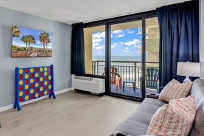 Smart-TV, Kamin, Arbeitsbereiche, Drucker