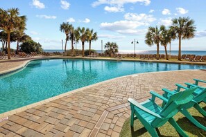 Alberca techada y alberca climatizada