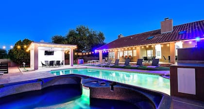 Scottsdalestay 6BR-4BA Multimillion Estate-Pool-Spa-Sport Courts.