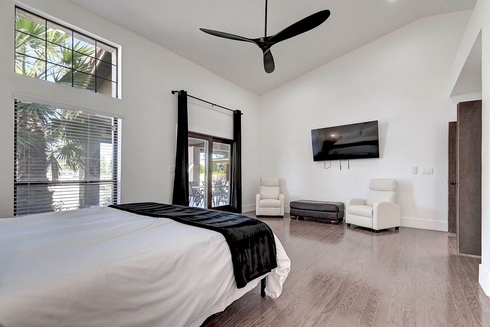 10 habitaciones, escritorio, tabla de planchar con plancha y wifi 