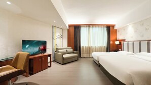 A hotel room with a bed, a desk with a TV, a chair, and a window with curtains. - Yuezhi Hotel Guangzhou Yuexiu Park (Guangzhou)