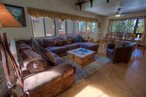 Télévision, cheminée