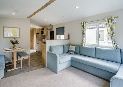 2 Bedroom platinum unit with decking.