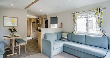 2 Bedroom platinum unit with decking.