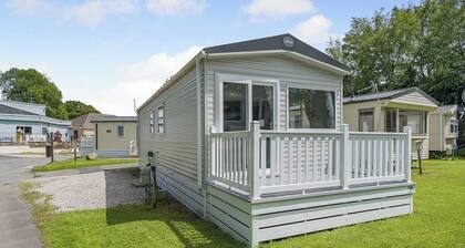 2 Bedroom platinum unit with decking.