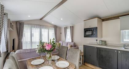 2 Bedroom platinum unit with decking.