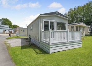 Exterior - 2 Bedroom platinum unit with decking. (Longridge, Ribble Valley)
