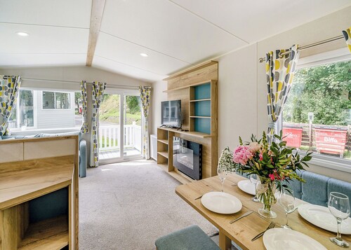 2 Bedroom platinum unit with decking.