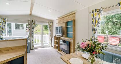 2 Bedroom platinum unit with decking.