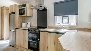 Réfrigérateur, four, plaque de cuisson, grille-pain