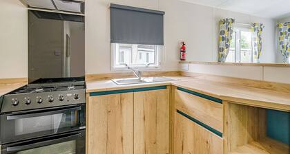 2 Bedroom platinum unit with decking.
