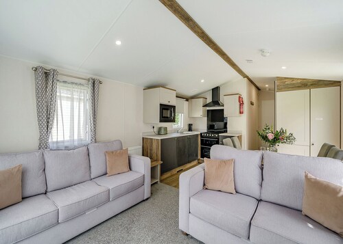 2 Bedroom platinum unit with decking.