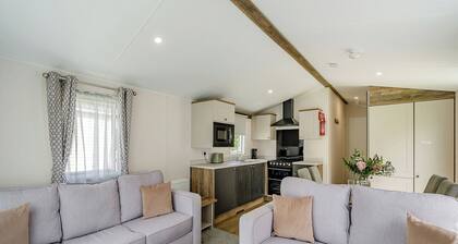 2 Bedroom platinum unit with decking.